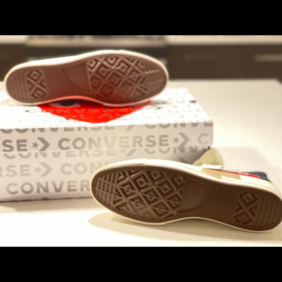 Comme des Garcons PLAY
Peek-A-Boo High-Top Canvas Sneakers - Picture 4 of 8